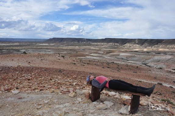 Descanso merecido e inspirado no Monumento Natural Bosques Petrificados, região de Caleta Olivia, no sul da Argentina